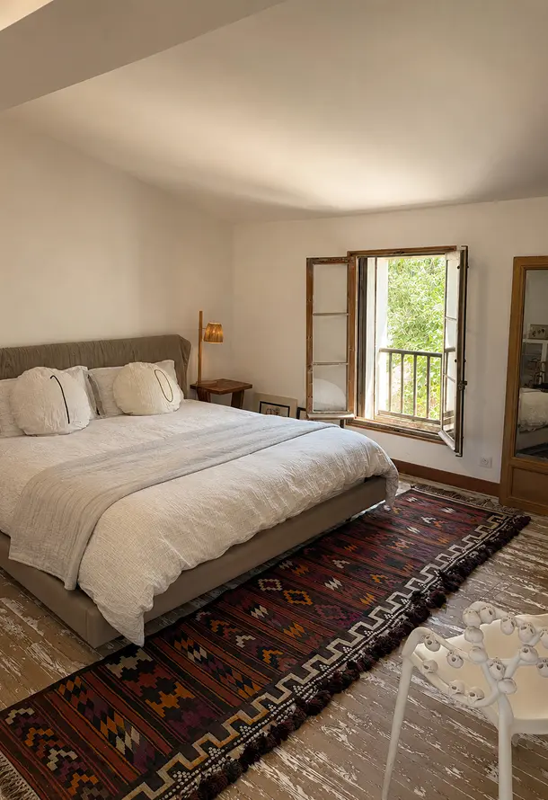 Chambre parentale climatisée avec salle de bain privative, location de maison à Port-Vendres