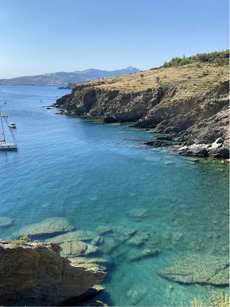 Crique aux eaux turquoise du Cap Bear à Port-Vendres, accessible depuis la maison de location Côte Vermeille